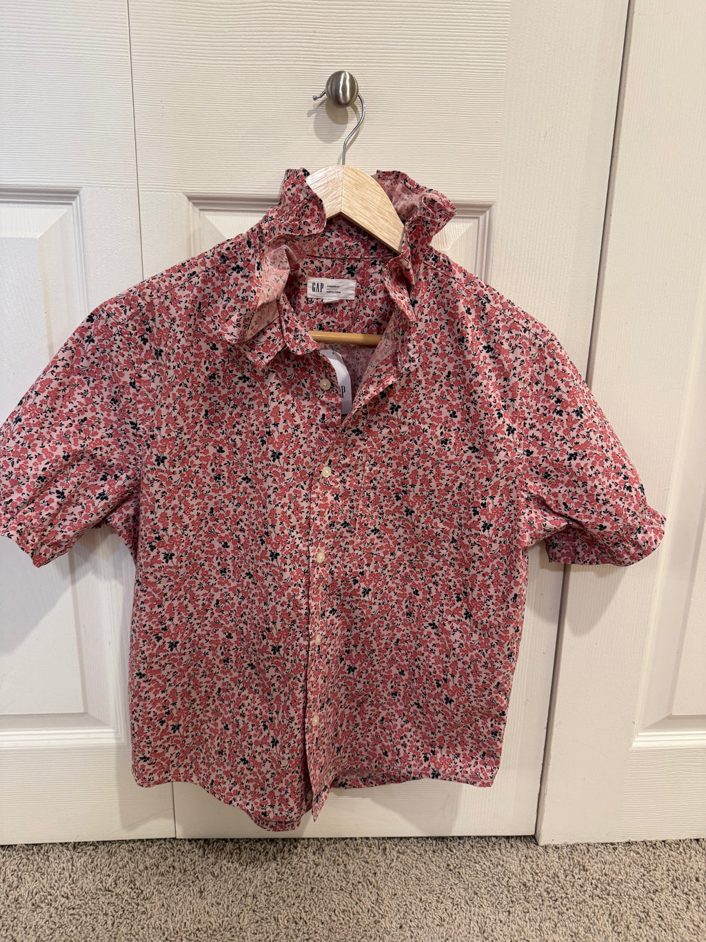 Millie - Gap Brand New Mens Ruffle Collar Shirt - Short Sleeve -Pink Floral - Medium