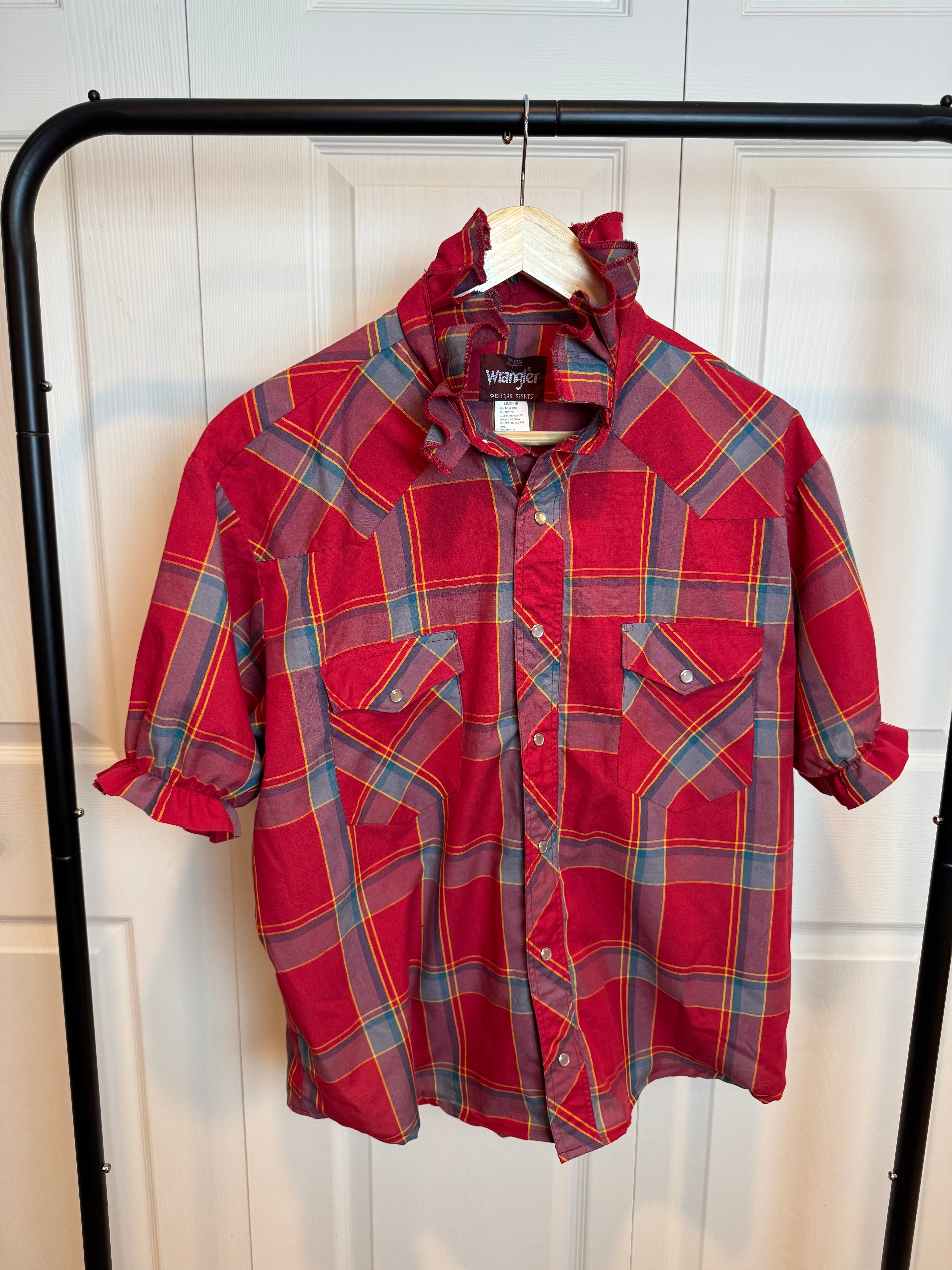 Jolie - Vintage Wrangler Upcycled Mens Ruffle Collar Short Sleeve Shirt - red plaid - Size Large