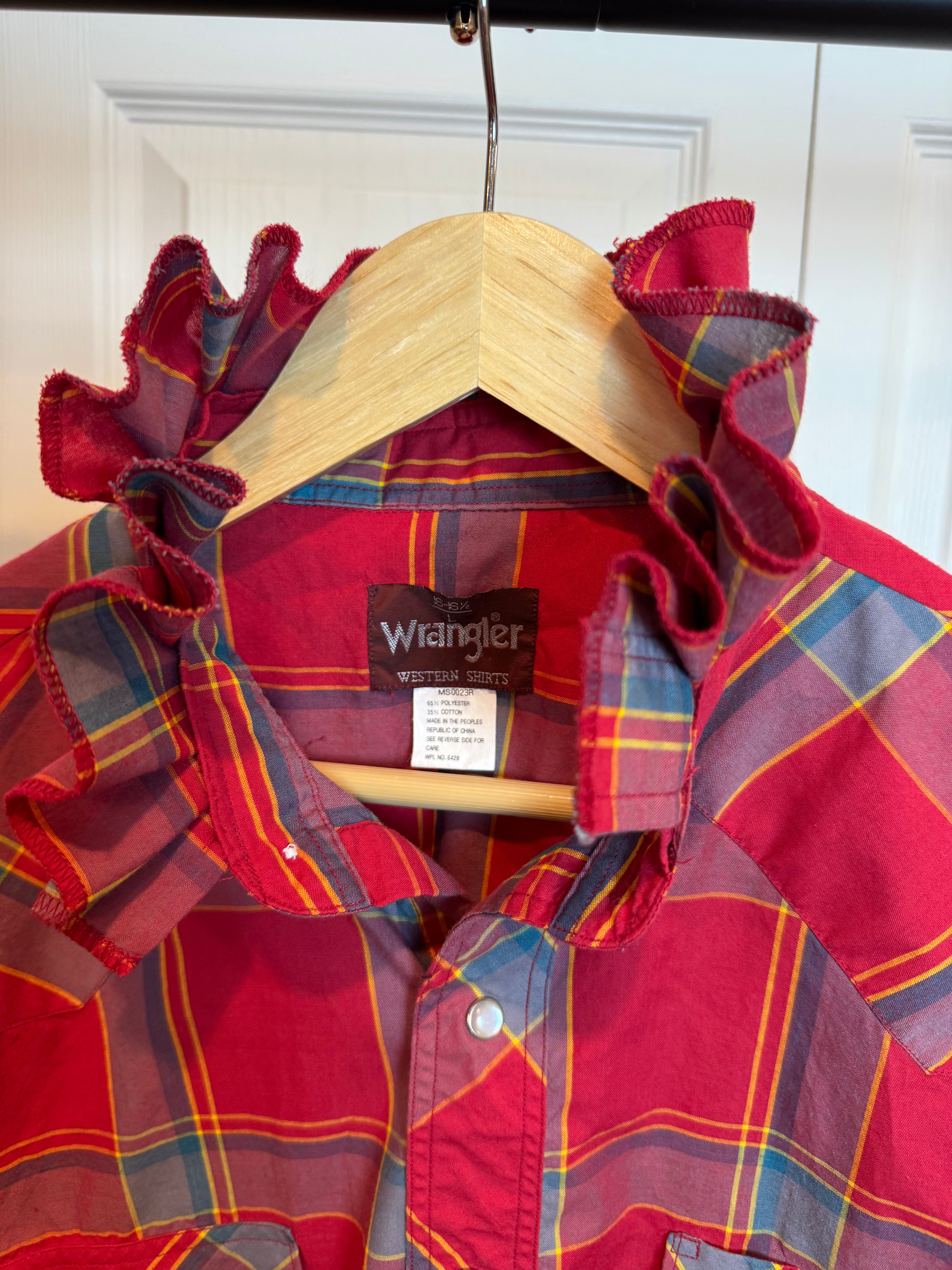 Jolie - Vintage Wrangler Upcycled Mens Ruffle Collar Short Sleeve Shirt - red plaid - Size Large