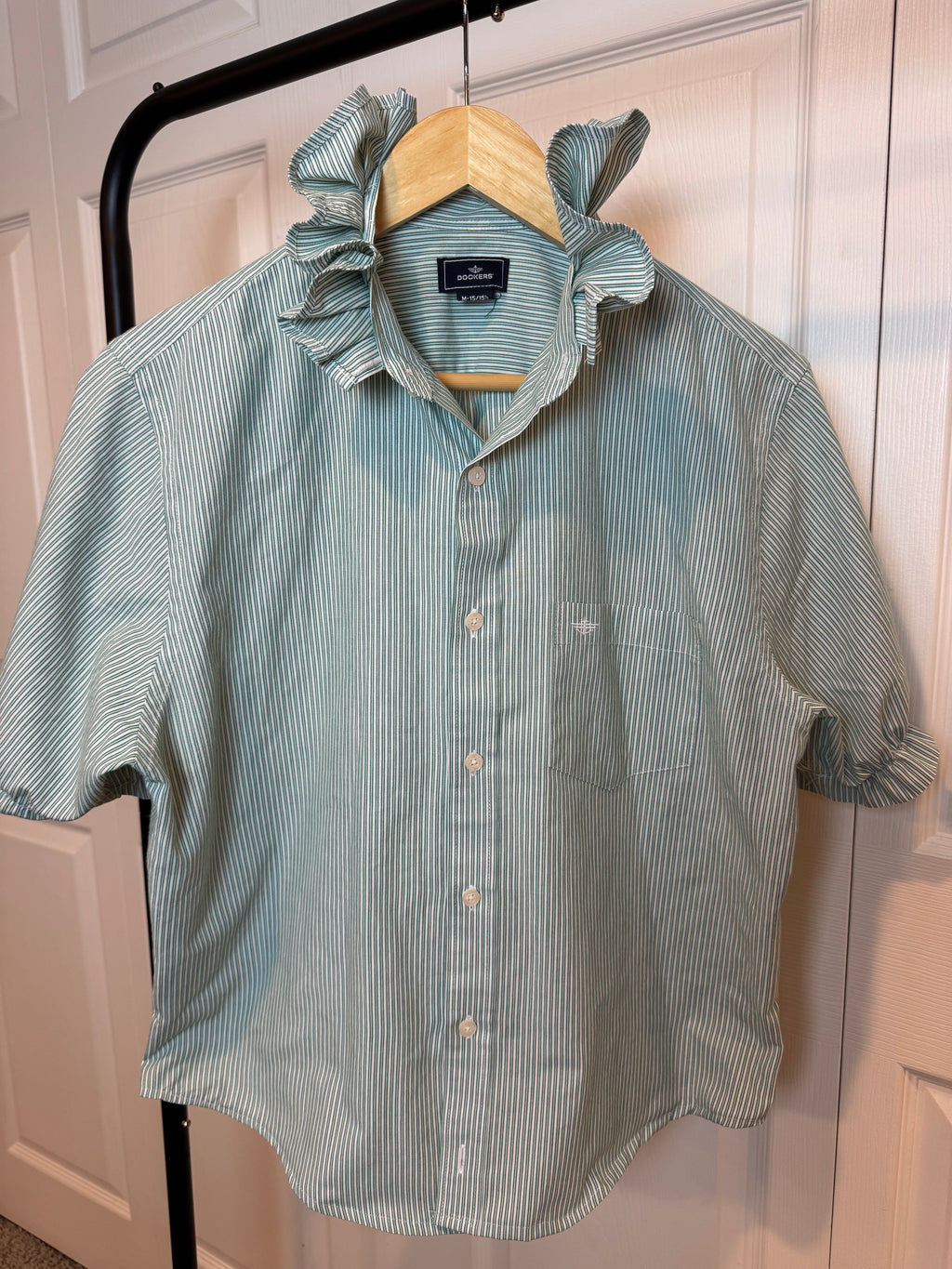 Jessa - Dockers Mens Ruffle Collar Short SleeveShirt - green stripes - Size Medium