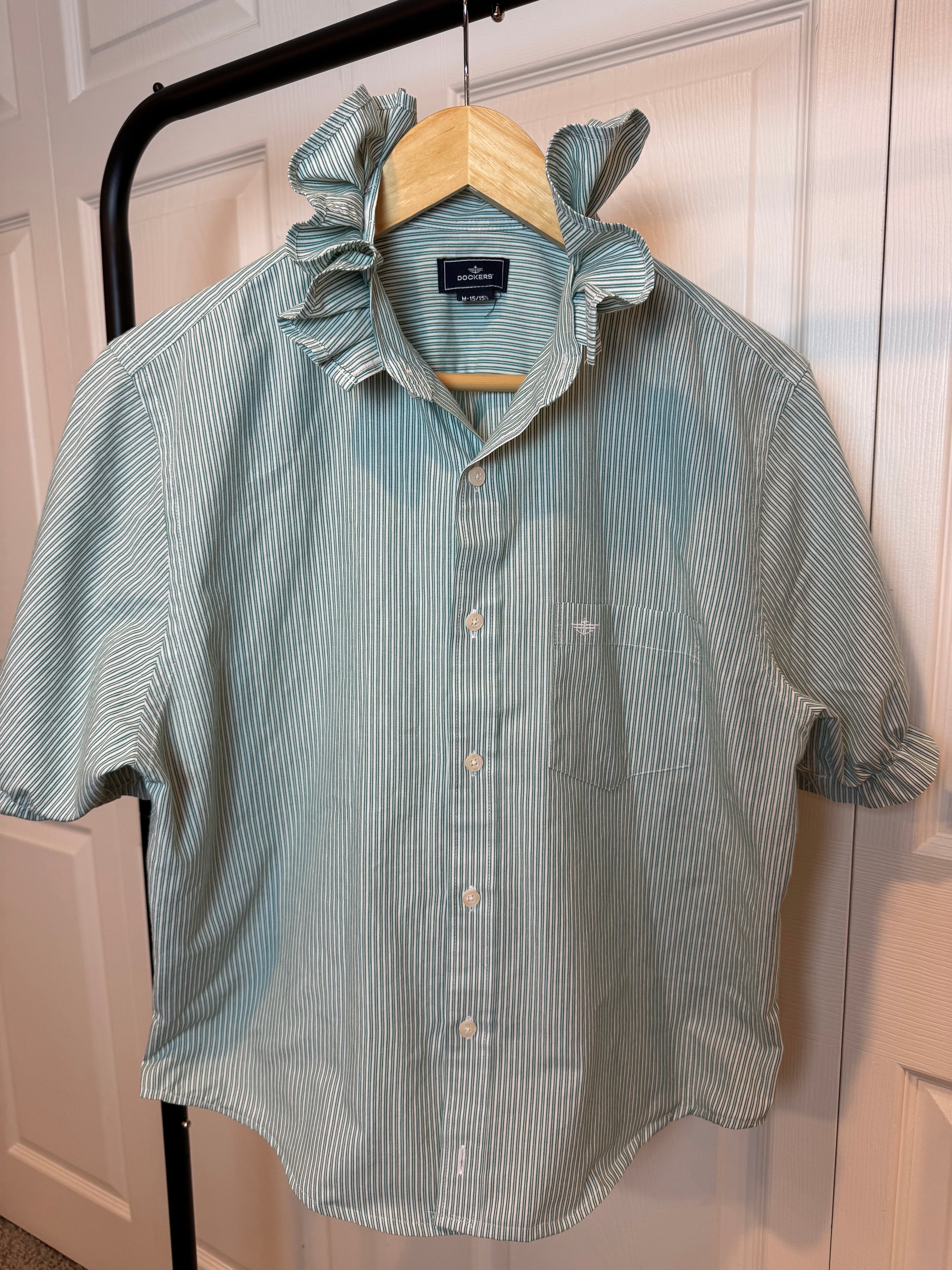 Jessa - Dockers Mens Ruffle Collar Short SleeveShirt - green stripes - Size Medium