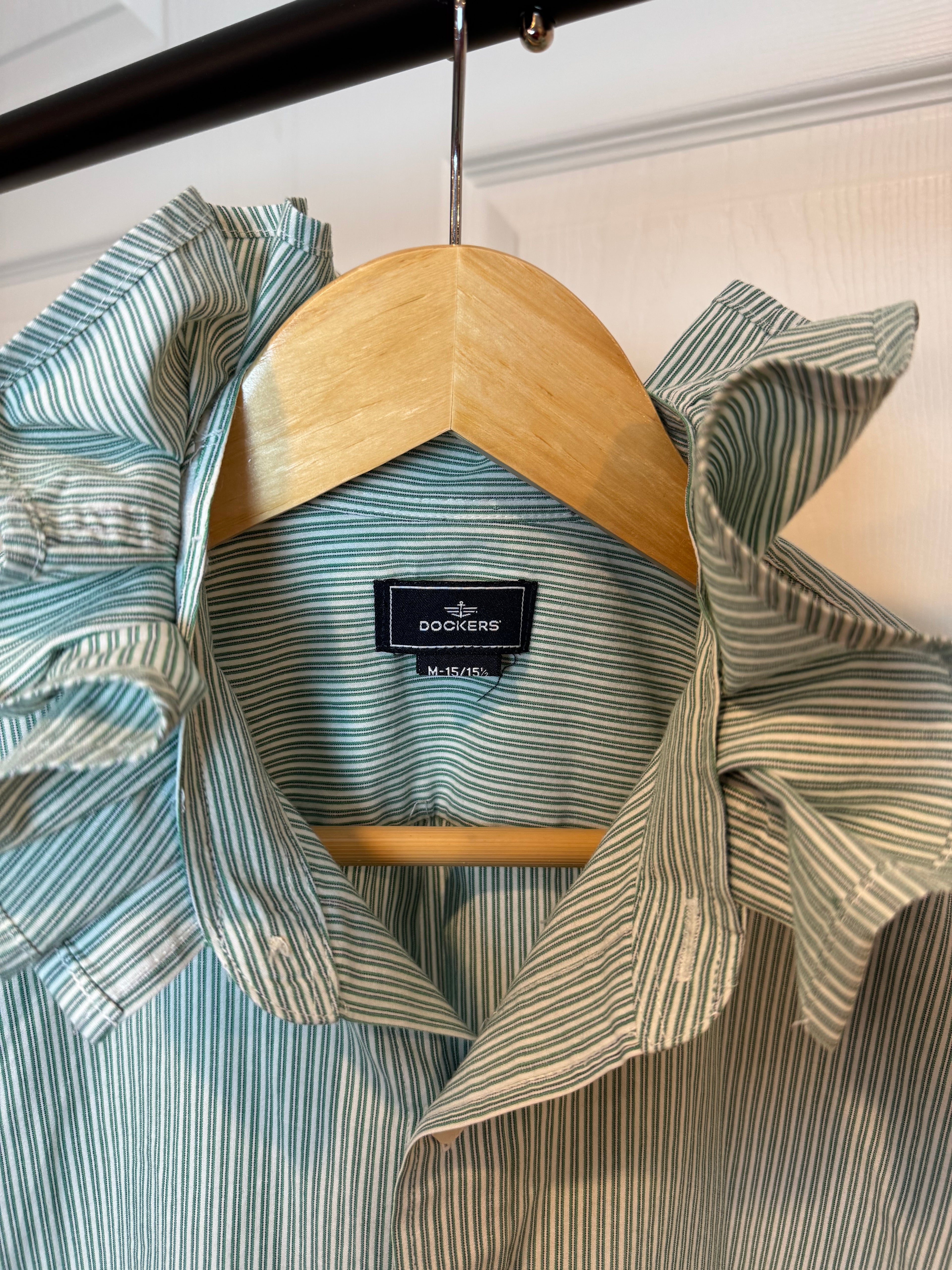 Jessa - Dockers Mens Ruffle Collar Short SleeveShirt - green stripes - Size Medium