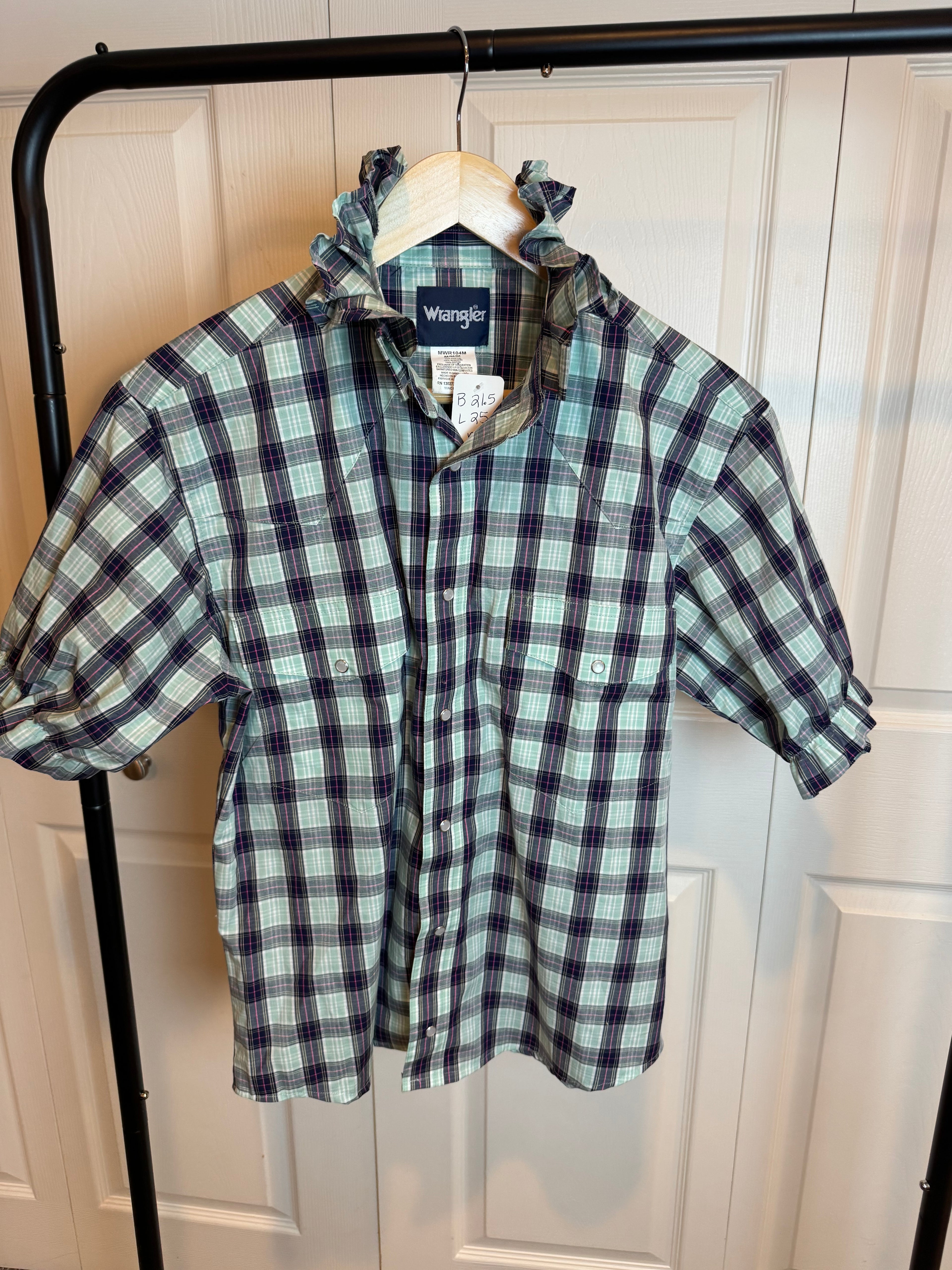 Pearl Snaps Vintage Gathered Short Sleeve Ruffle Collar Light Turquoise/Black/Pink - Medium