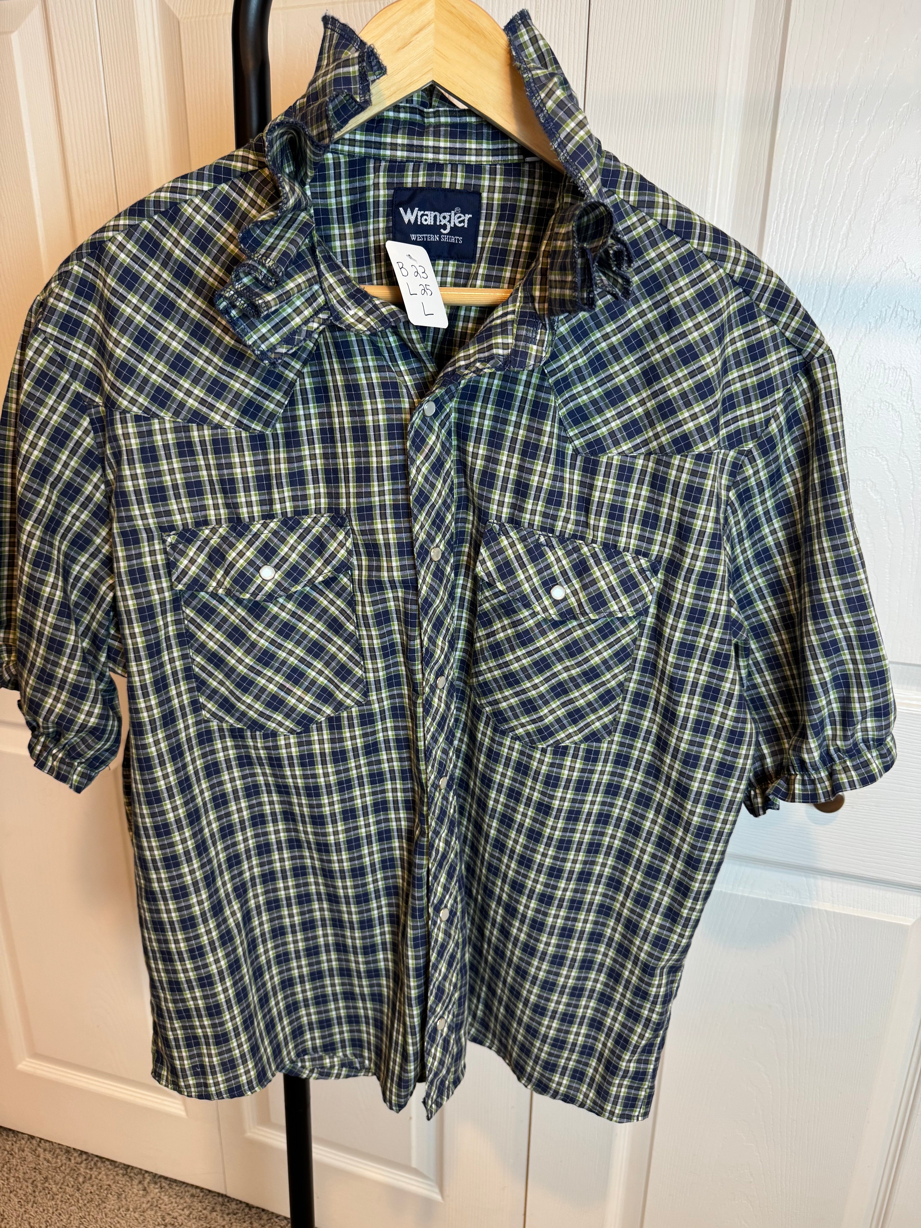 Pearl Snaps Vintage Gathered Short Sleeve Ruffle Collar dark blue and green - Large