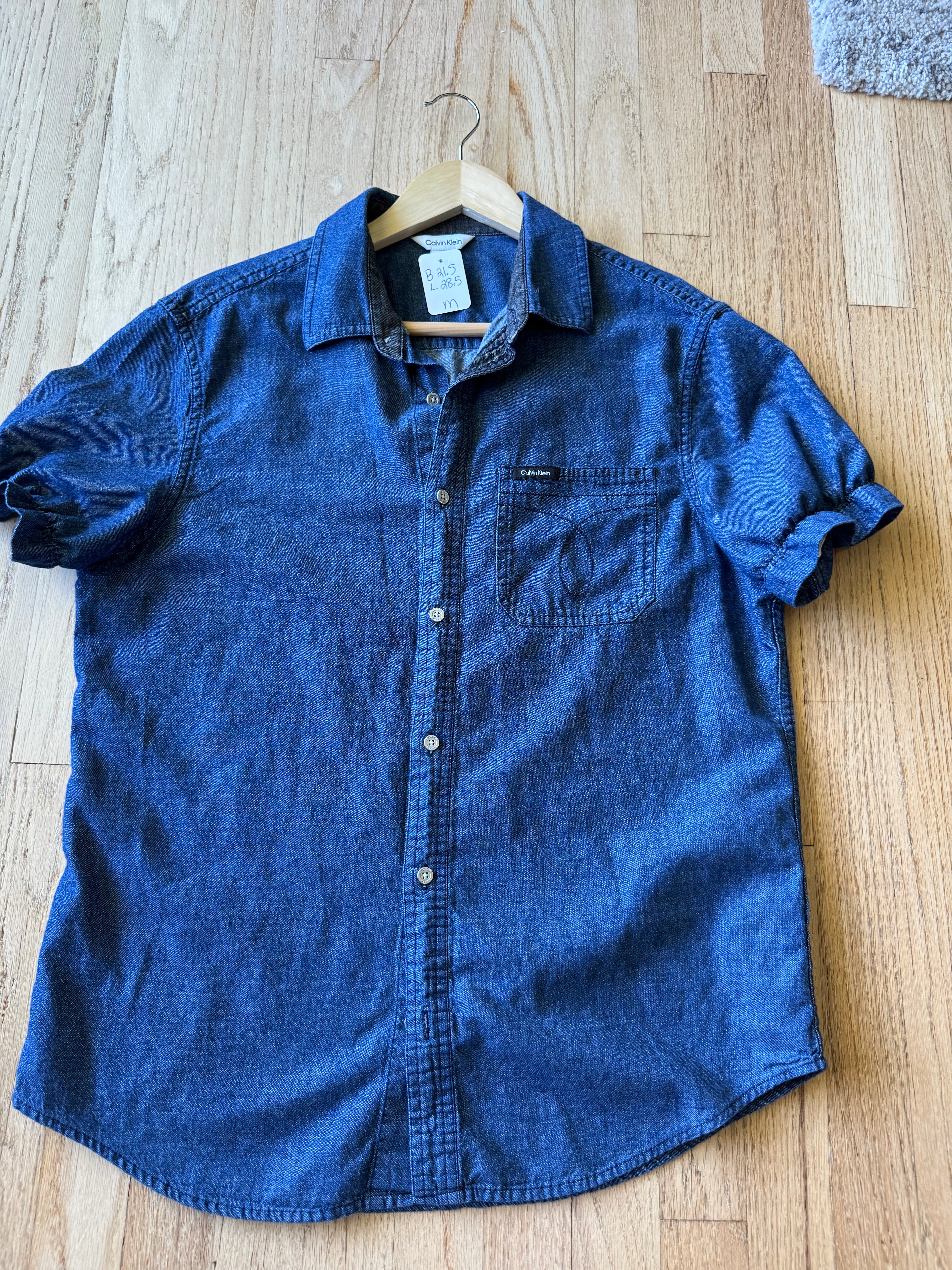 Basics - Calvin Klein Reworked Men’s Shirt with Gathered Short Sleeves Chambray Women’s Size Medium
