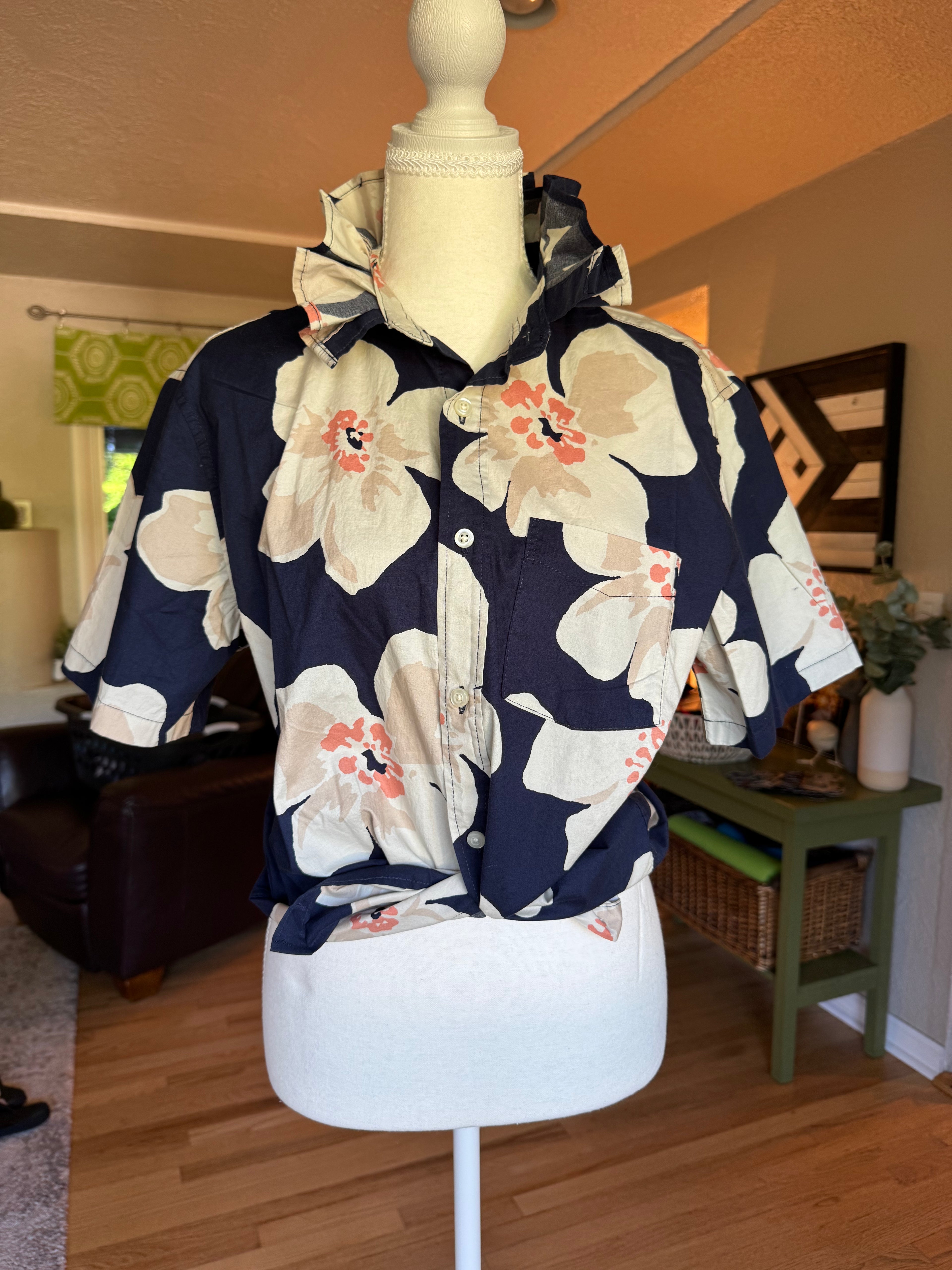 Navy Floral - Brand New Gap - Short Sleeve  - Size Small/Medium