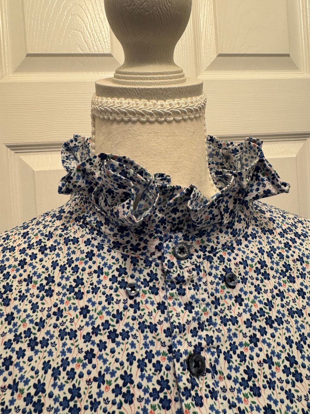 SOLD Nova - Marc Anthony Ruffle Shirt - White/Blk/Red floral - size Large/Extra Large