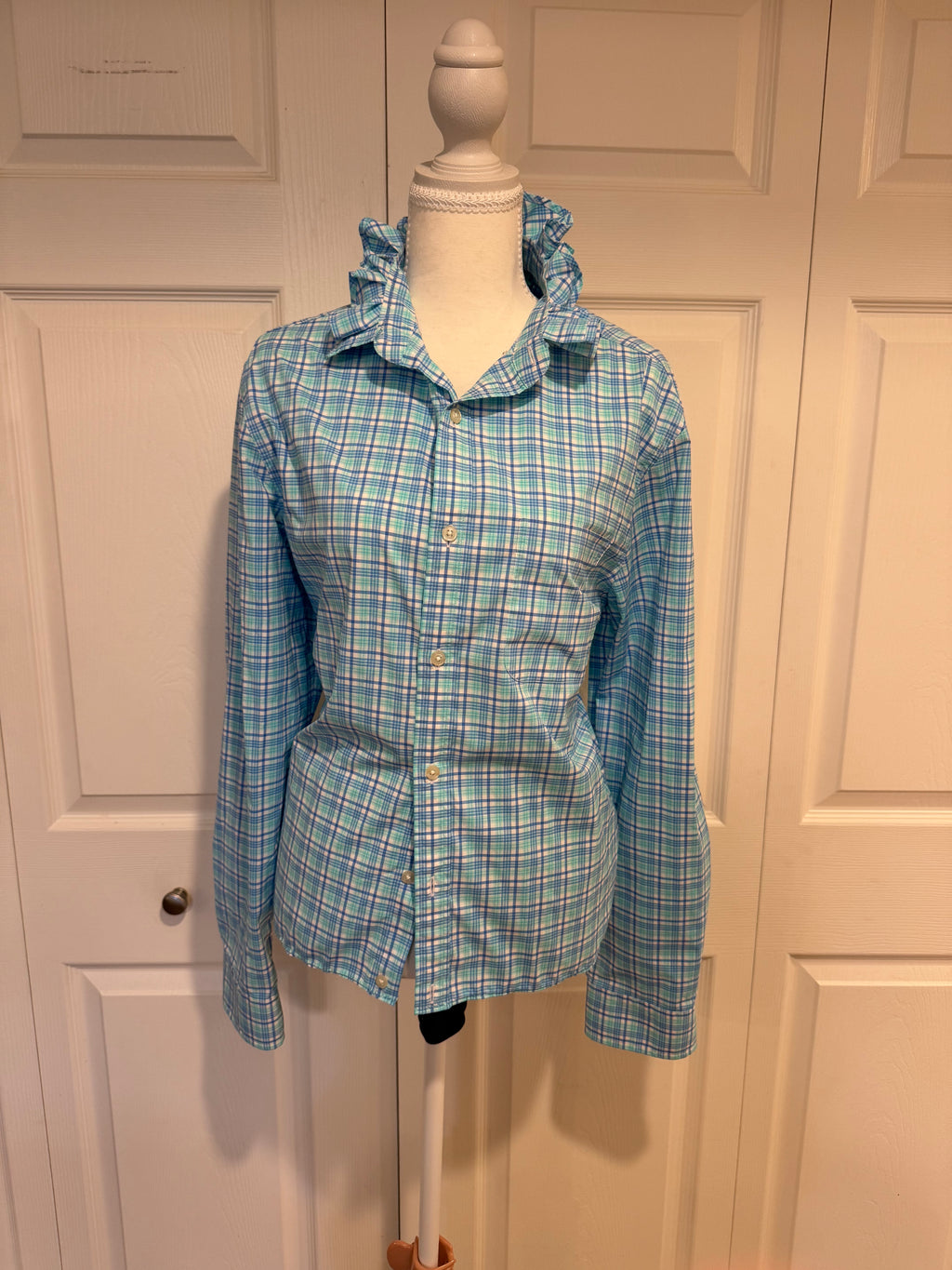 SOLD Amelia - Vineyard Vines Ruffle Shirt size Large/Extra Large