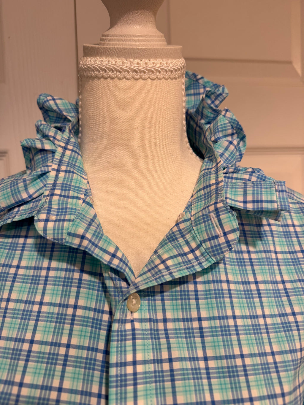 SOLD Amelia - Vineyard Vines Ruffle Shirt size Large/Extra Large